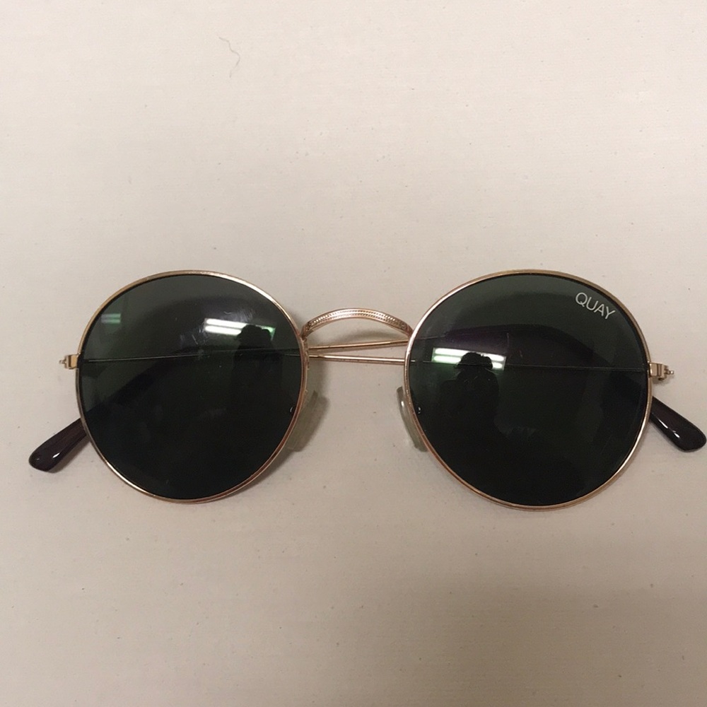 quay round sunglasses